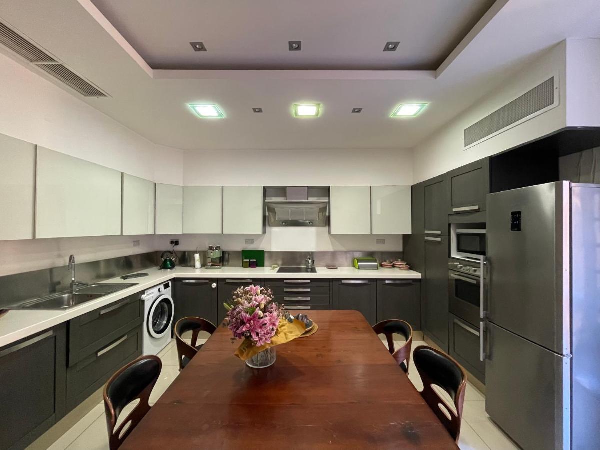 Valletta Collection - Merchant Str Apartment With Large Yard Exterior photo